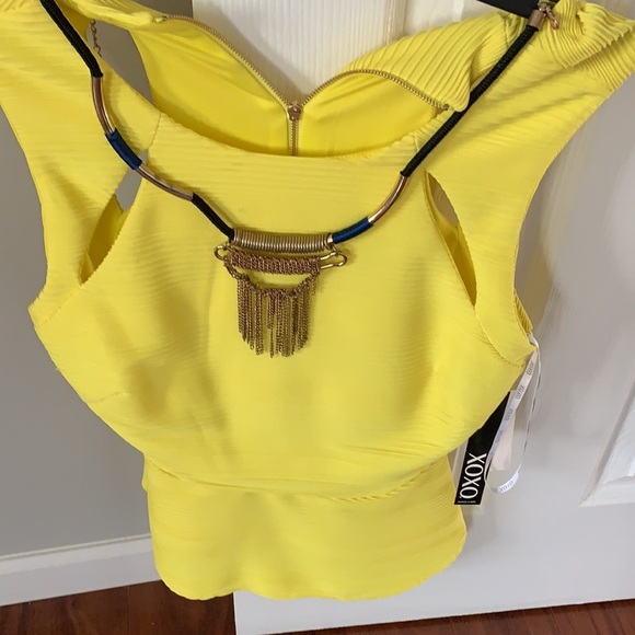 - New yellow cutout pablum top - Picture 6 of 7